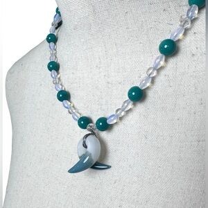 🤍 Green and White Beaded Necklace with Horn shaped Glass Pendant